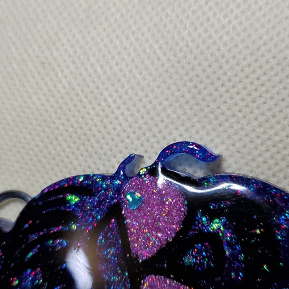 Resin skull 💀 keychain - Picture 4 of 4